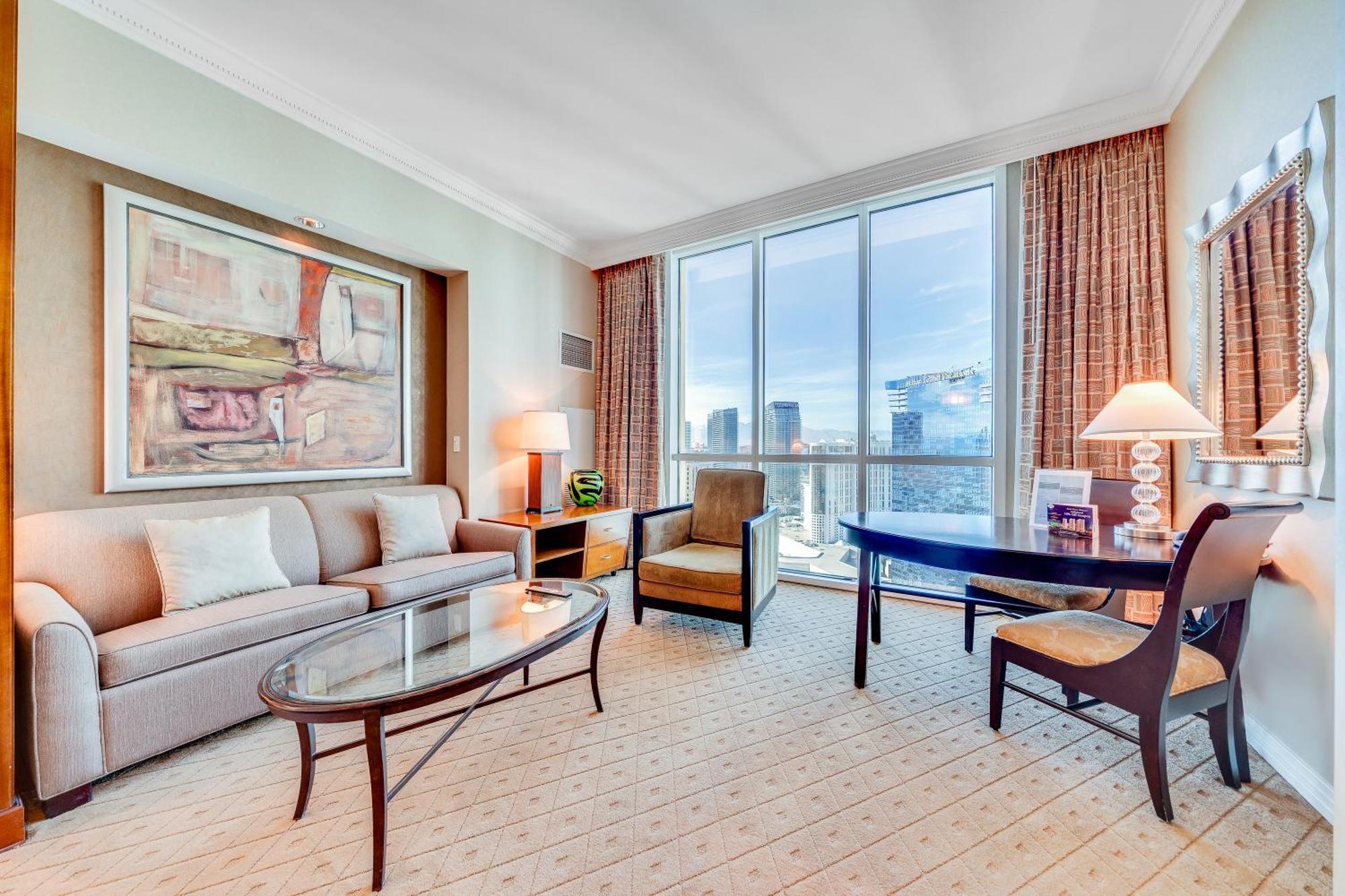 Elite Signature 2BR Suite Balcony Jetted Tub