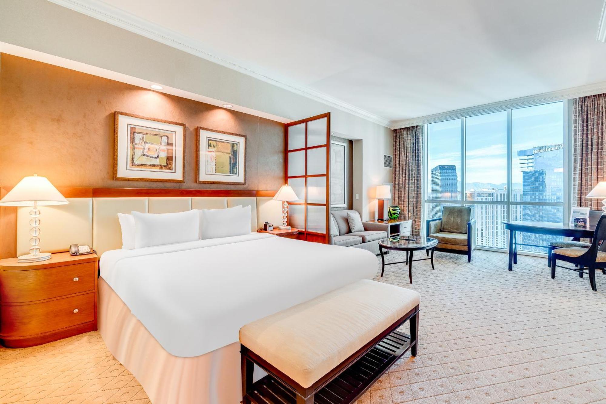 Elite Signature 2BR Suite Balcony Jetted Tub