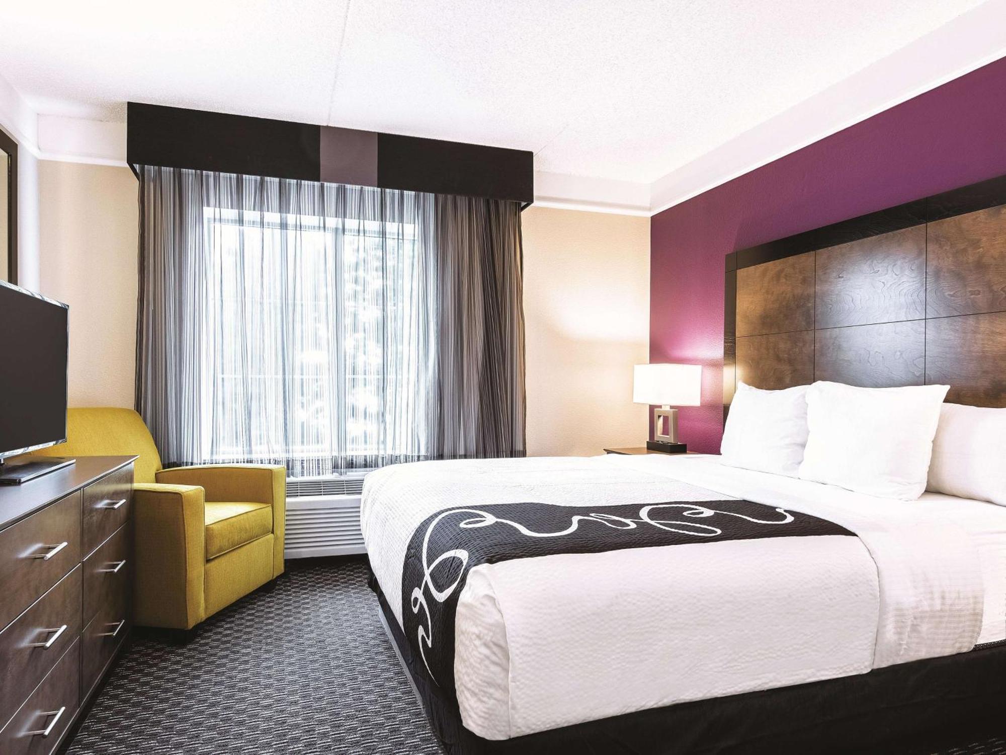 Deluxe King Suite