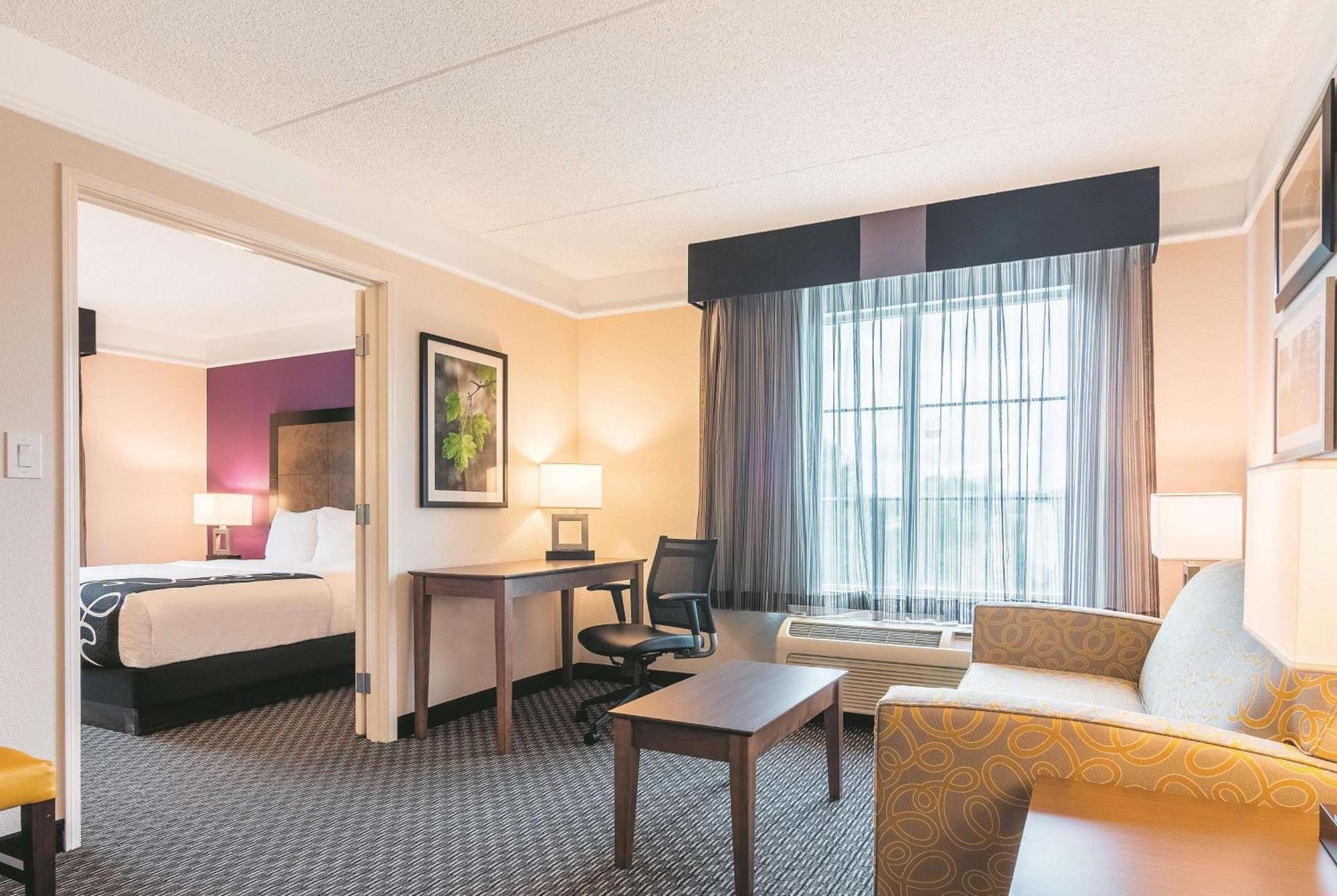 Deluxe King Suite
