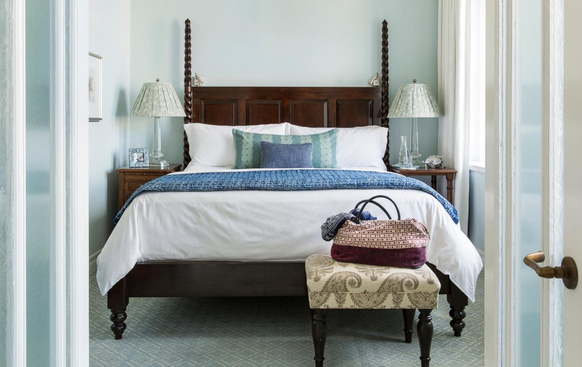 One-Bedroom King Suite Sofa Bed