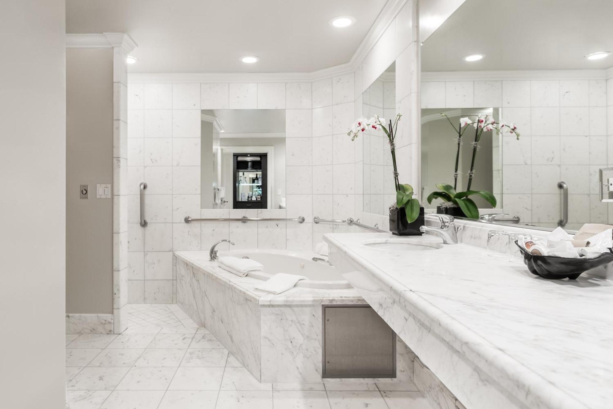 Luxury King Room