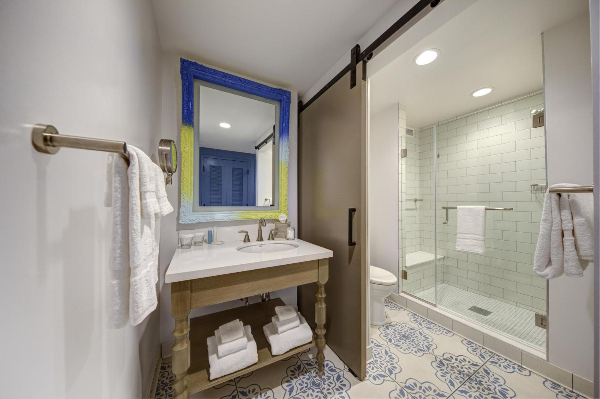 Hearing Accessible Standard 2 Queen Room Includes Early Park Admission*