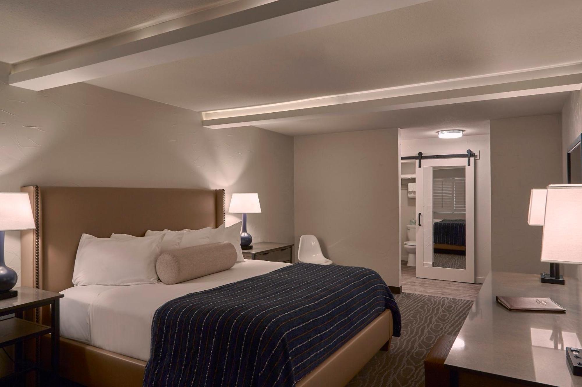 King Room Pool Side
