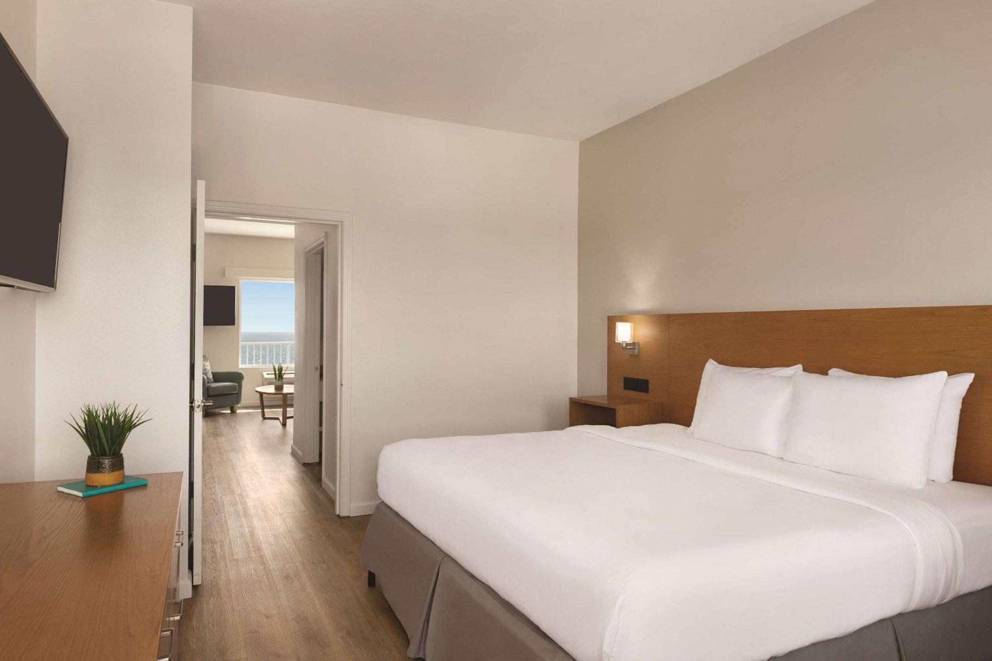 High Floor Premier Suite Two Double Beds Kitchen & Sofa Bed Non Smoking