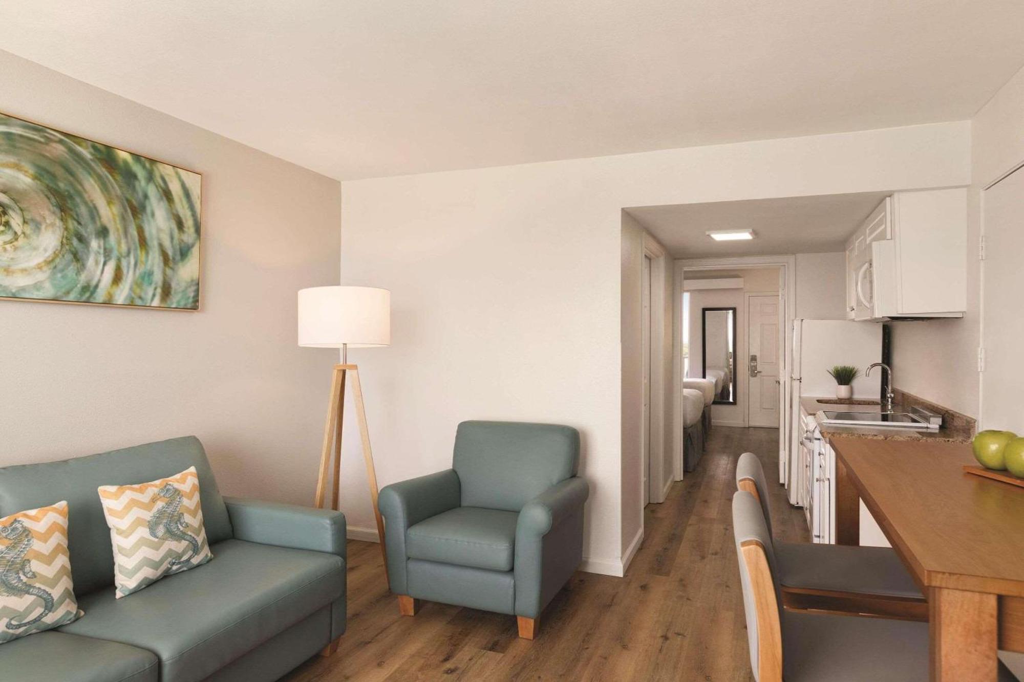High Floor Premier Suite Two Double Beds Kitchen & Sofa Bed Non Smoking