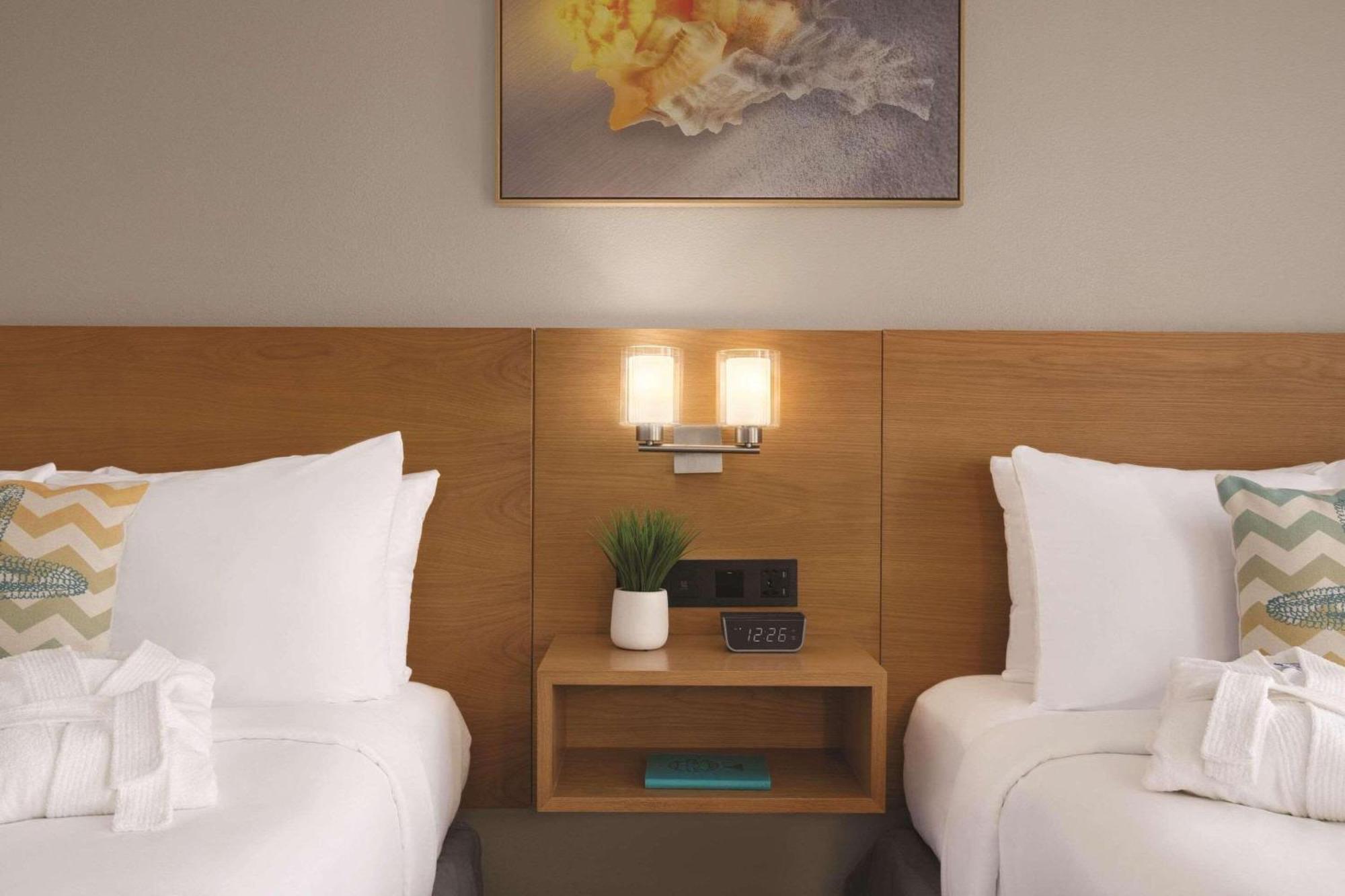 High Floor Premier Suite Two Double Beds Kitchen & Sofa Bed Non Smoking