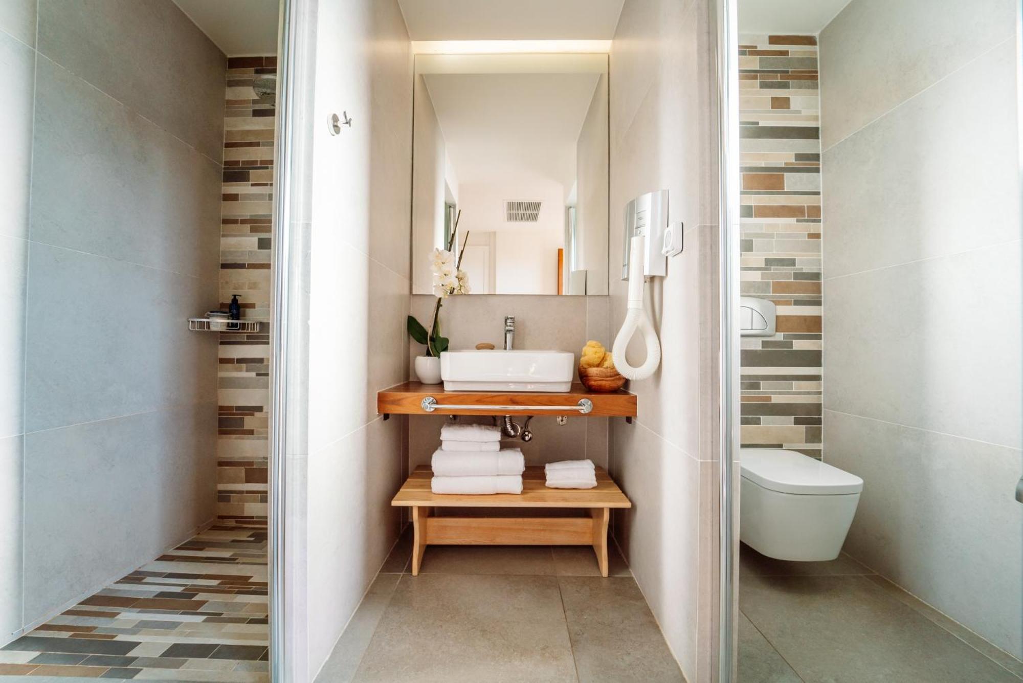 Apartament typu Junior Suite z widokiem na basen
