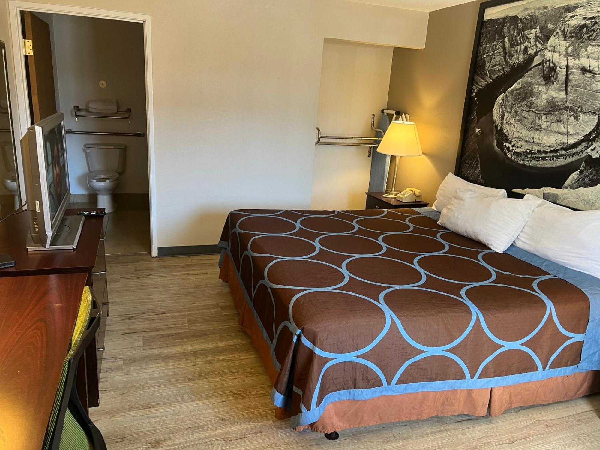 King Room Mobility Access or Non-Smoking