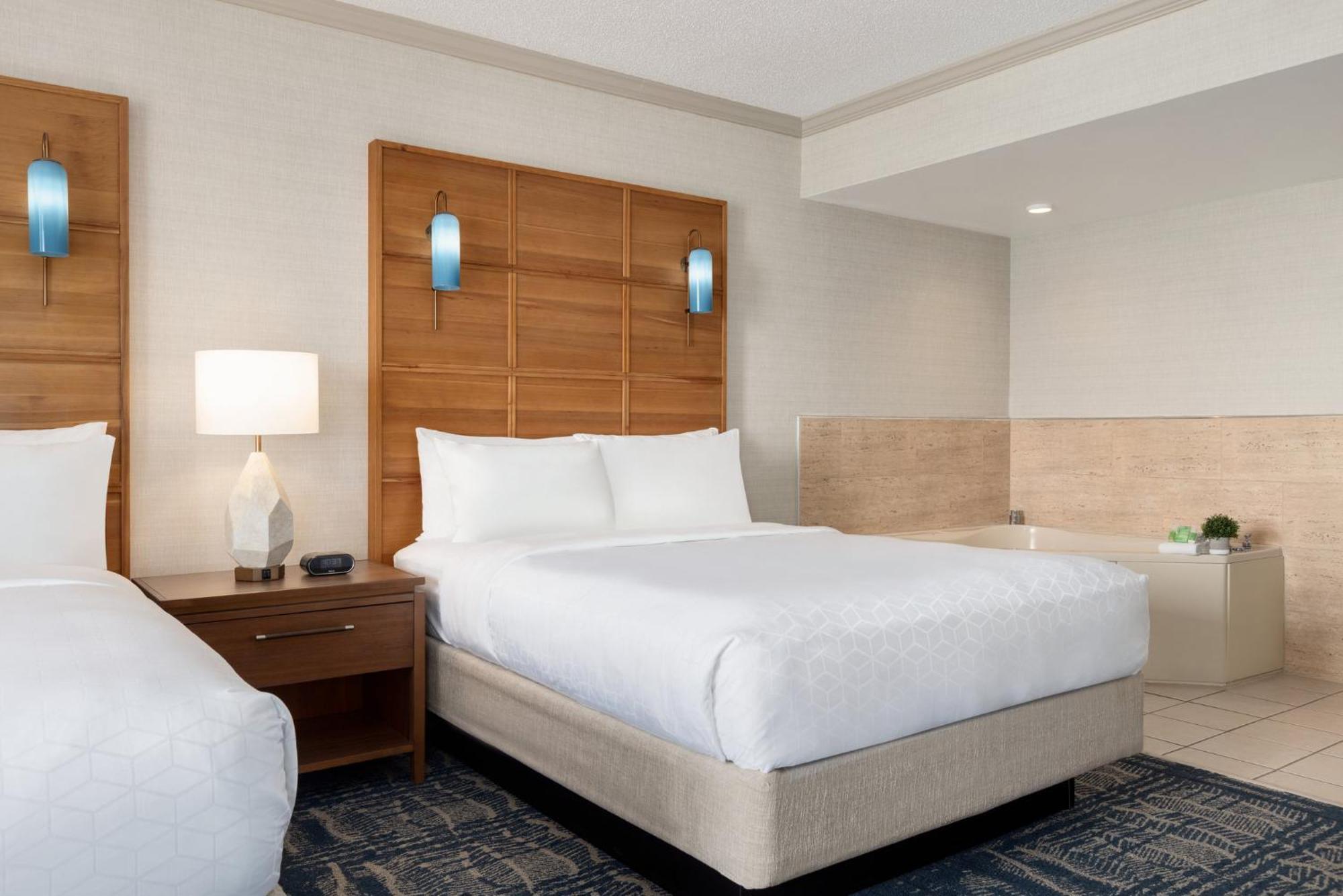 Queen Suite Ocean View Non-Smoking