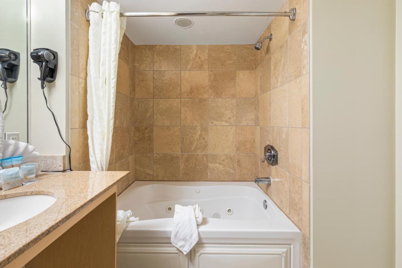 Deluxe King Suite