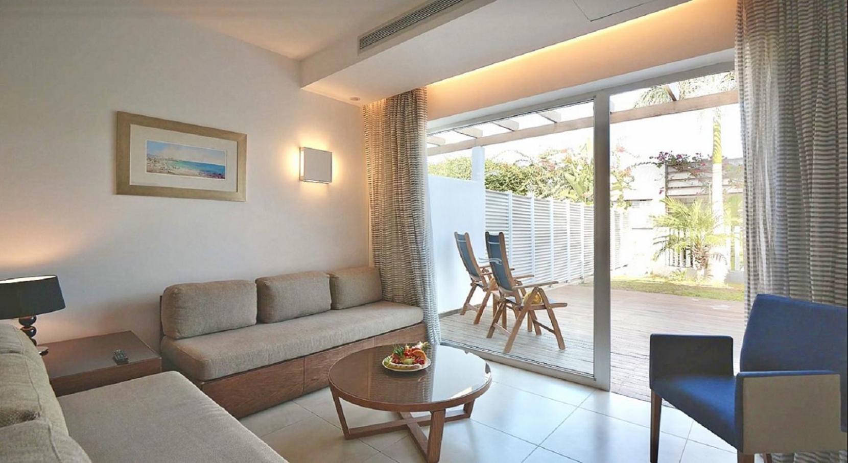 Apartament typu Junior Suite z tarasem ogrodowym