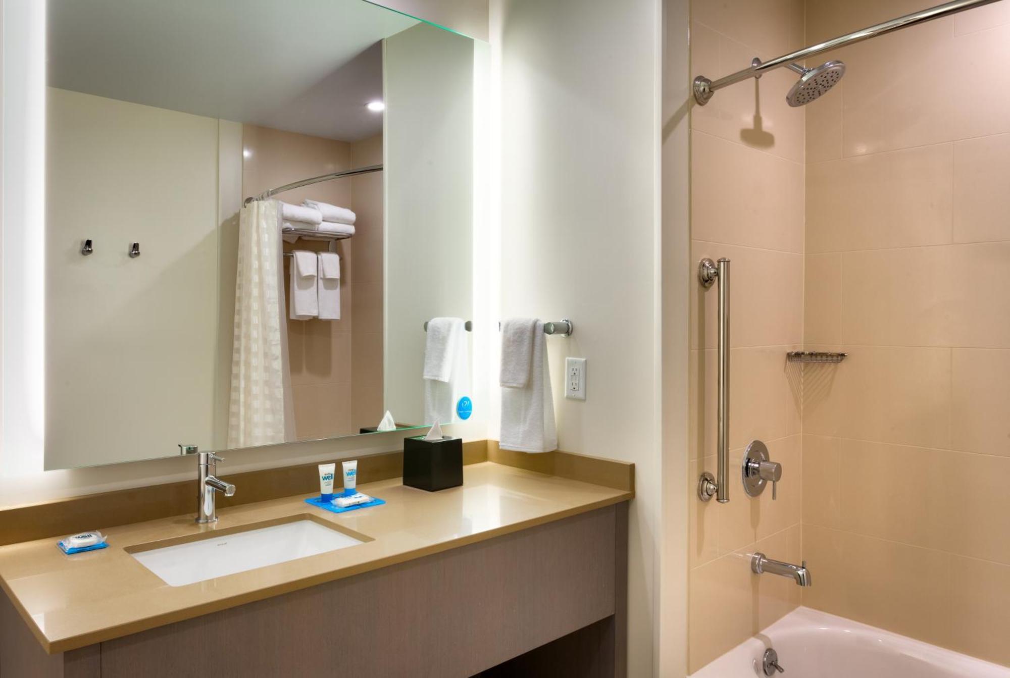 Specialty One-Bedroom Corner Suite Two Queen Beds Sofa Bed Kitchen