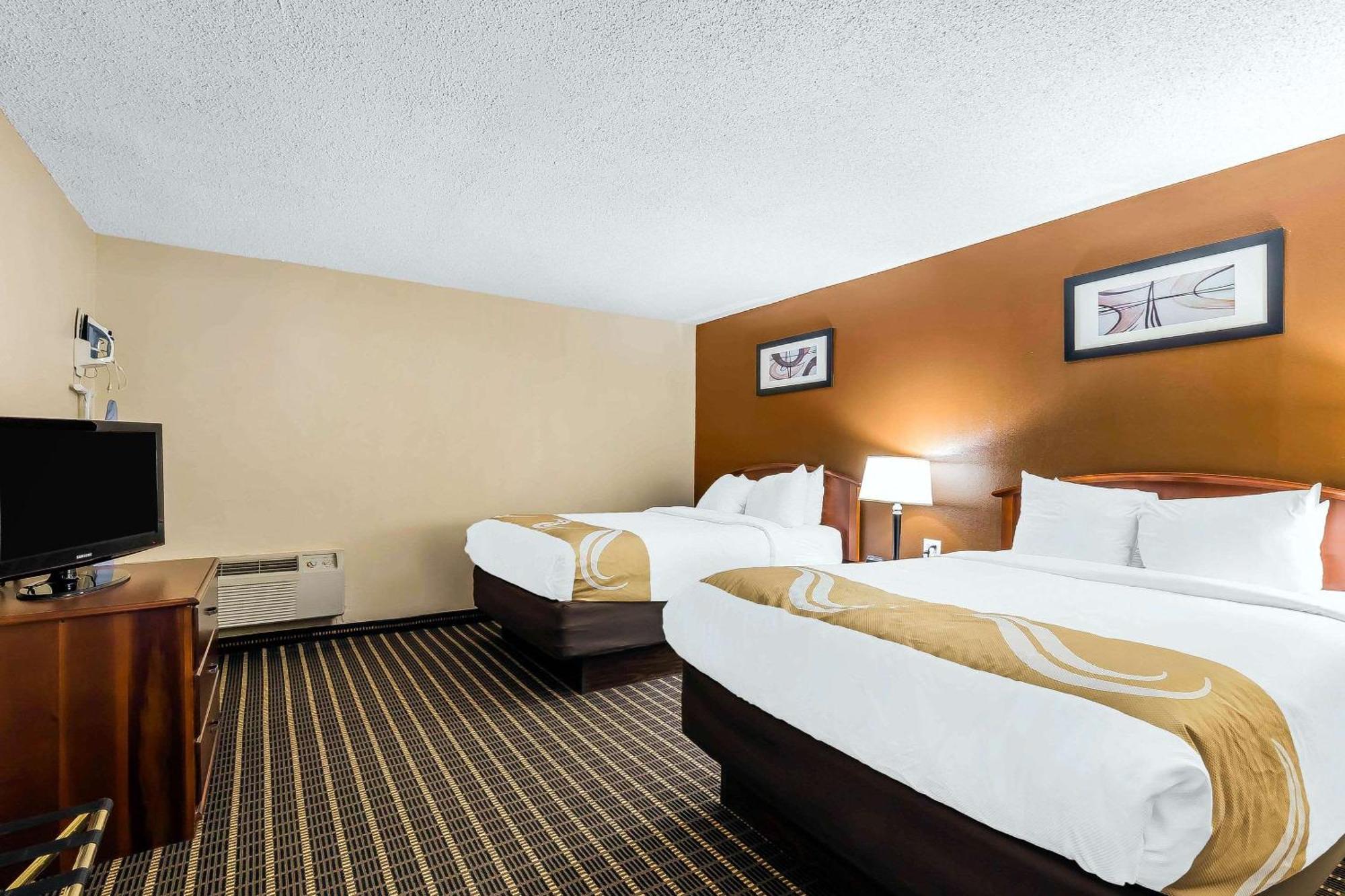Queen Room Two Queen Beds Non-Smoking or Pet Friendly