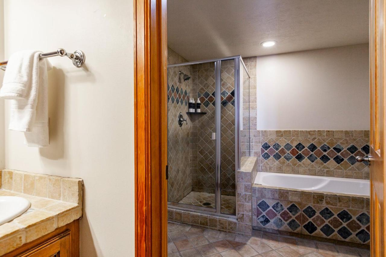 2 Bedroom Condominium Spa #203