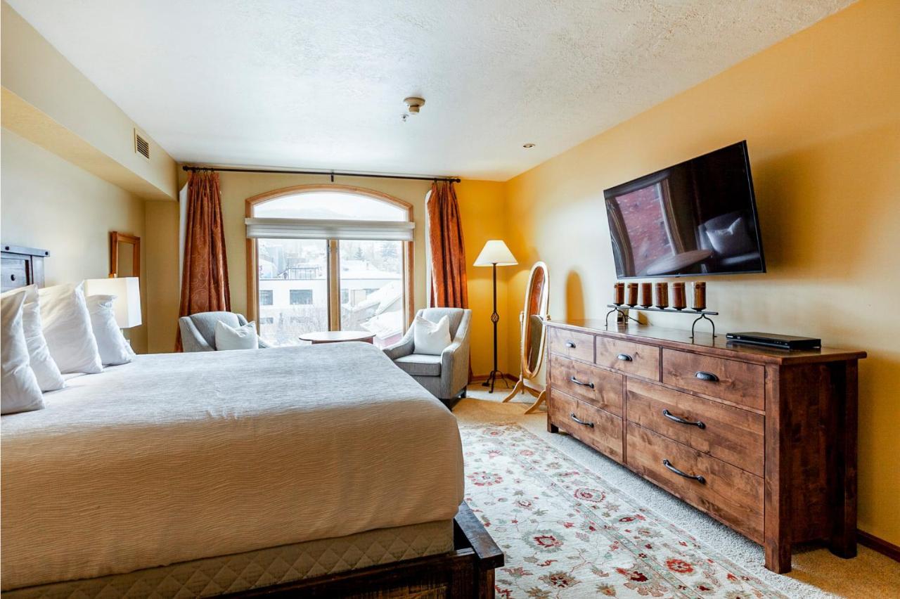 2 Bedroom Condominium Spa #204