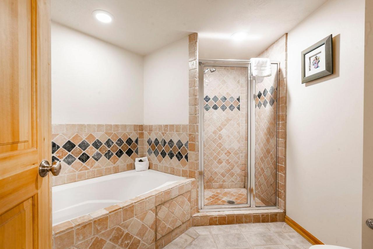 1 Bedroom Condominium Spa #208