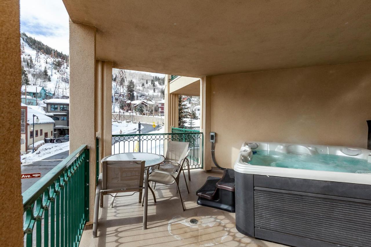 2 Bedroom Condominium Spa #204