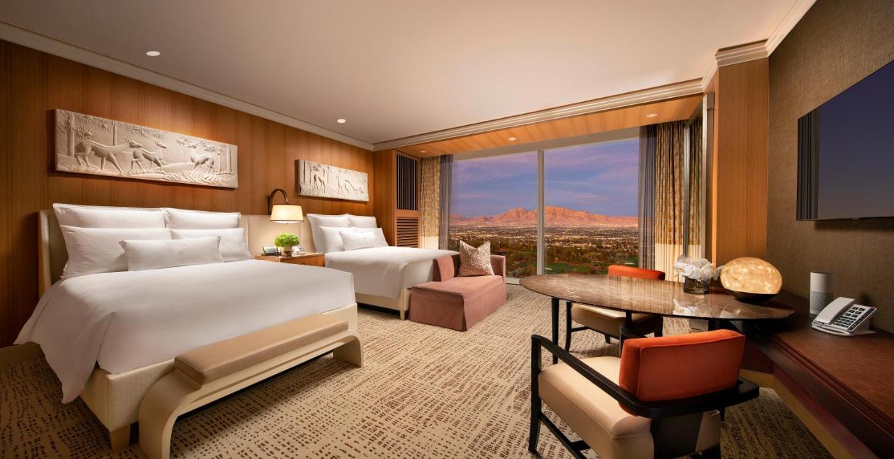 Wynn Panoramic View Two Queens Enjoy Daily Brunch Two at the Buffet