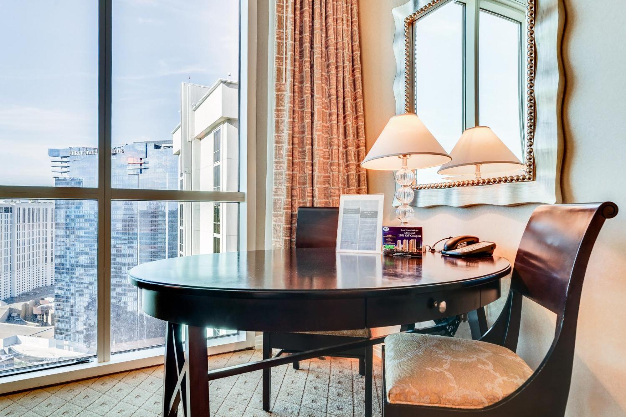 Elite Signature 2BR Suite Balcony Jetted Tub