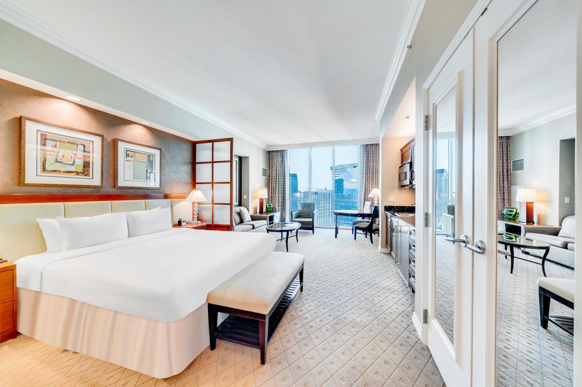 Elite Signature 2BR Suite Balcony Jetted Tub