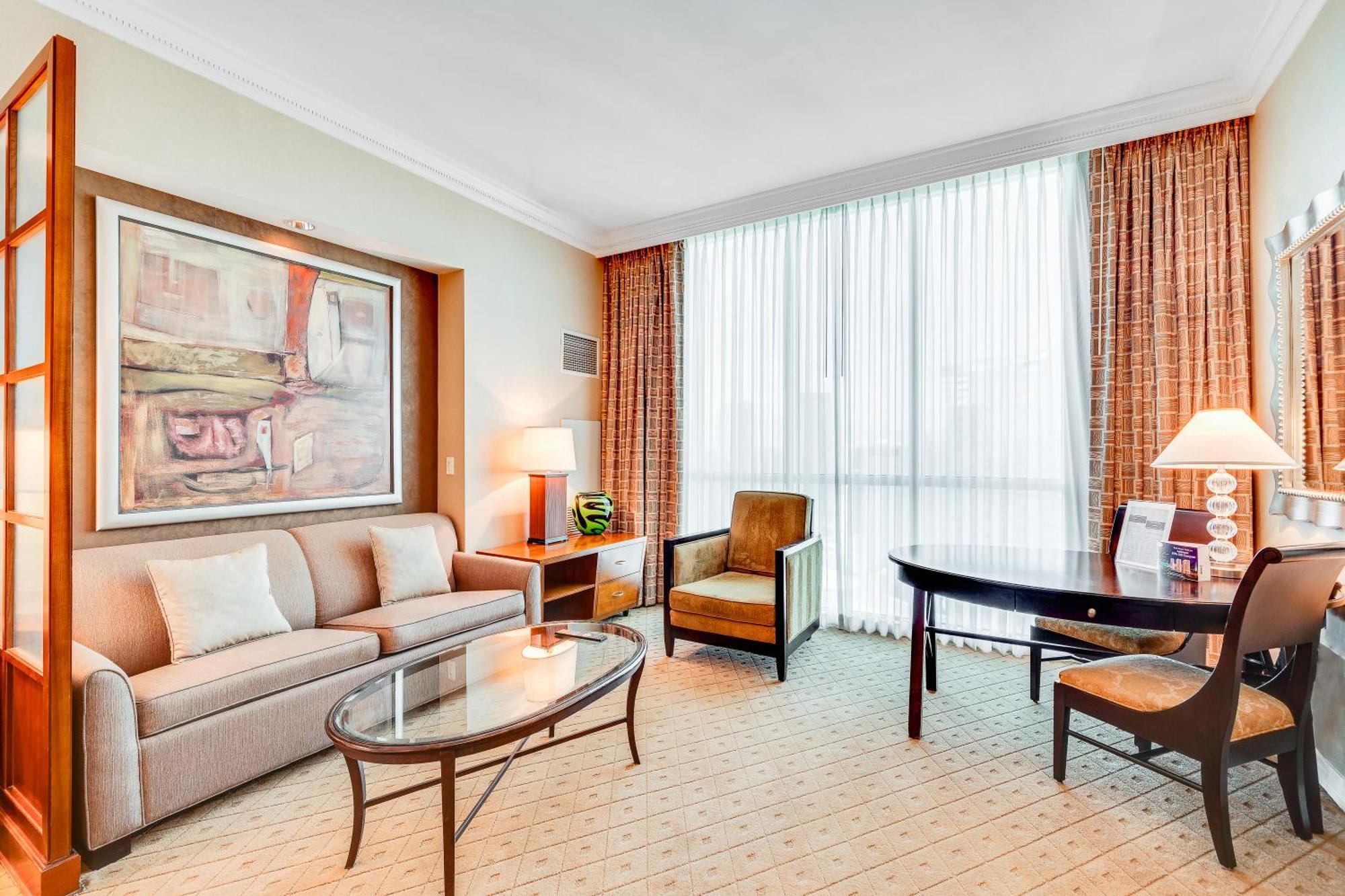 Elite Signature 2BR Suite Balcony Jetted Tub