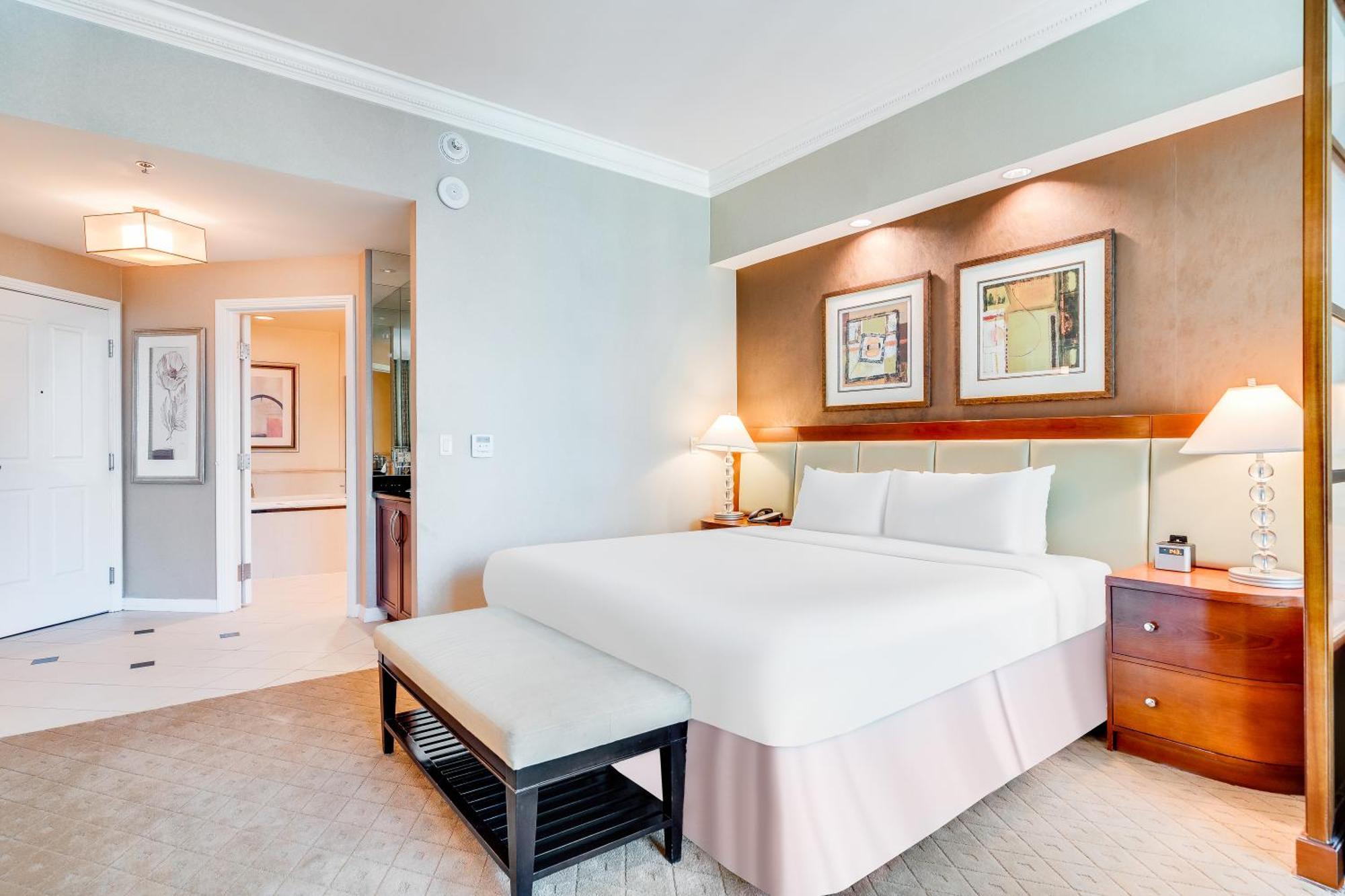 Elite Signature 2BR Suite Balcony Jetted Tub
