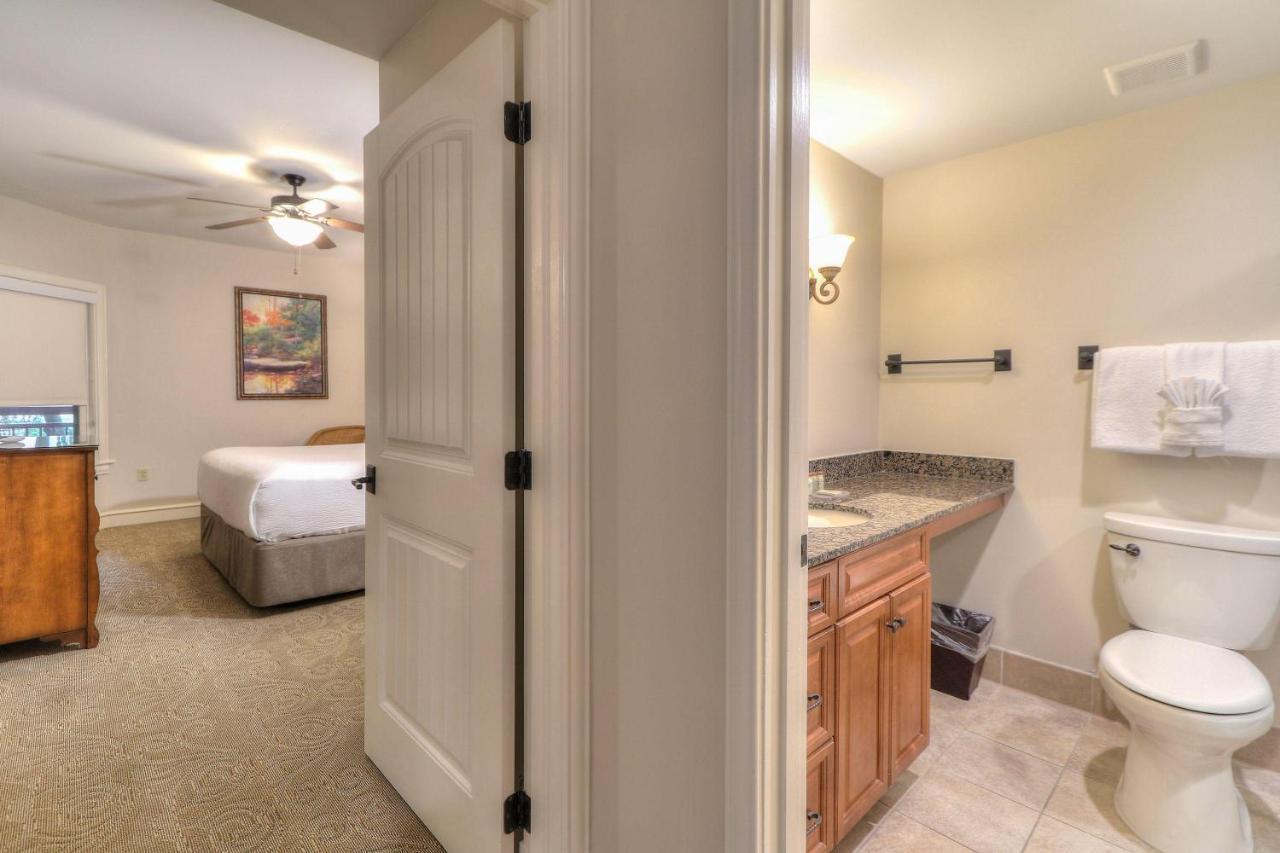 One Bedroom Riverview Condo One King
