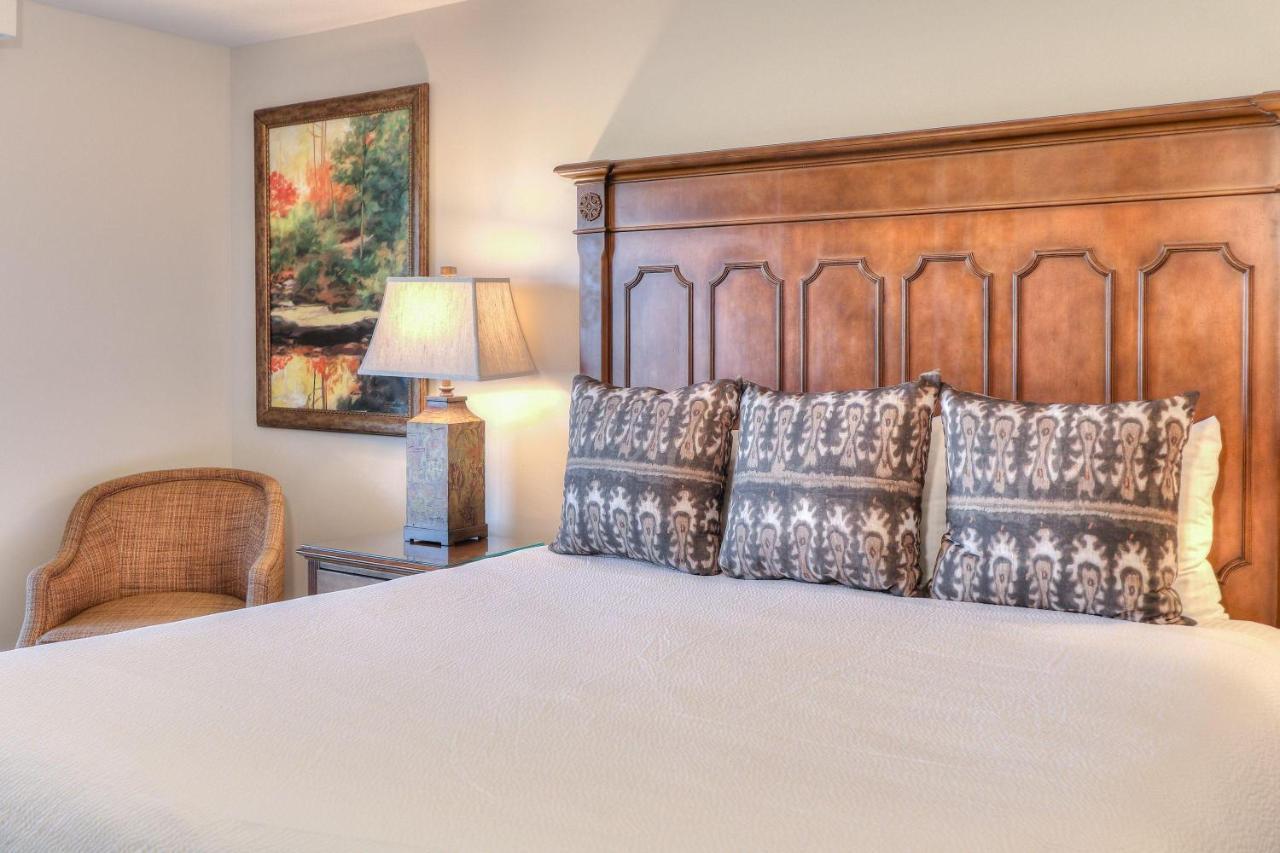 Two Bedroom Riverview Condo One King Two Queens