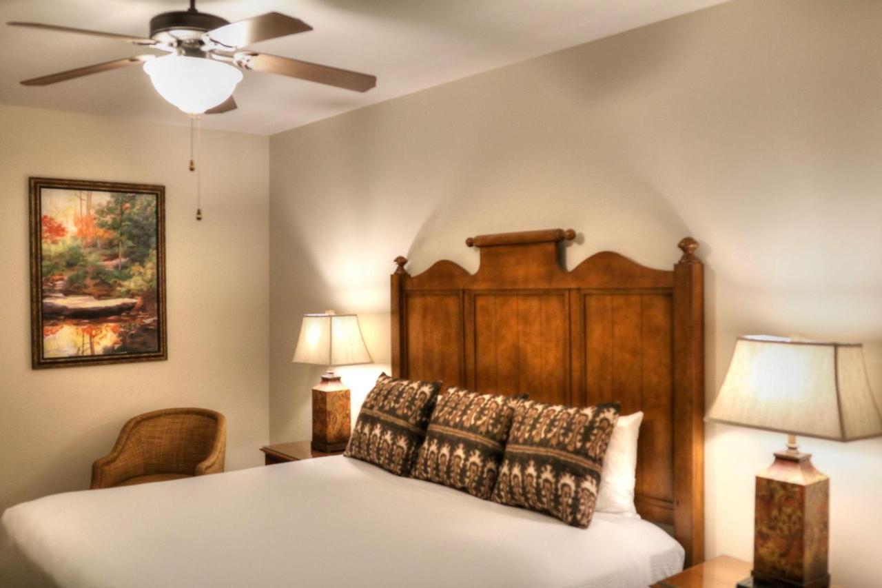 One Bedroom Riverview Condo One King
