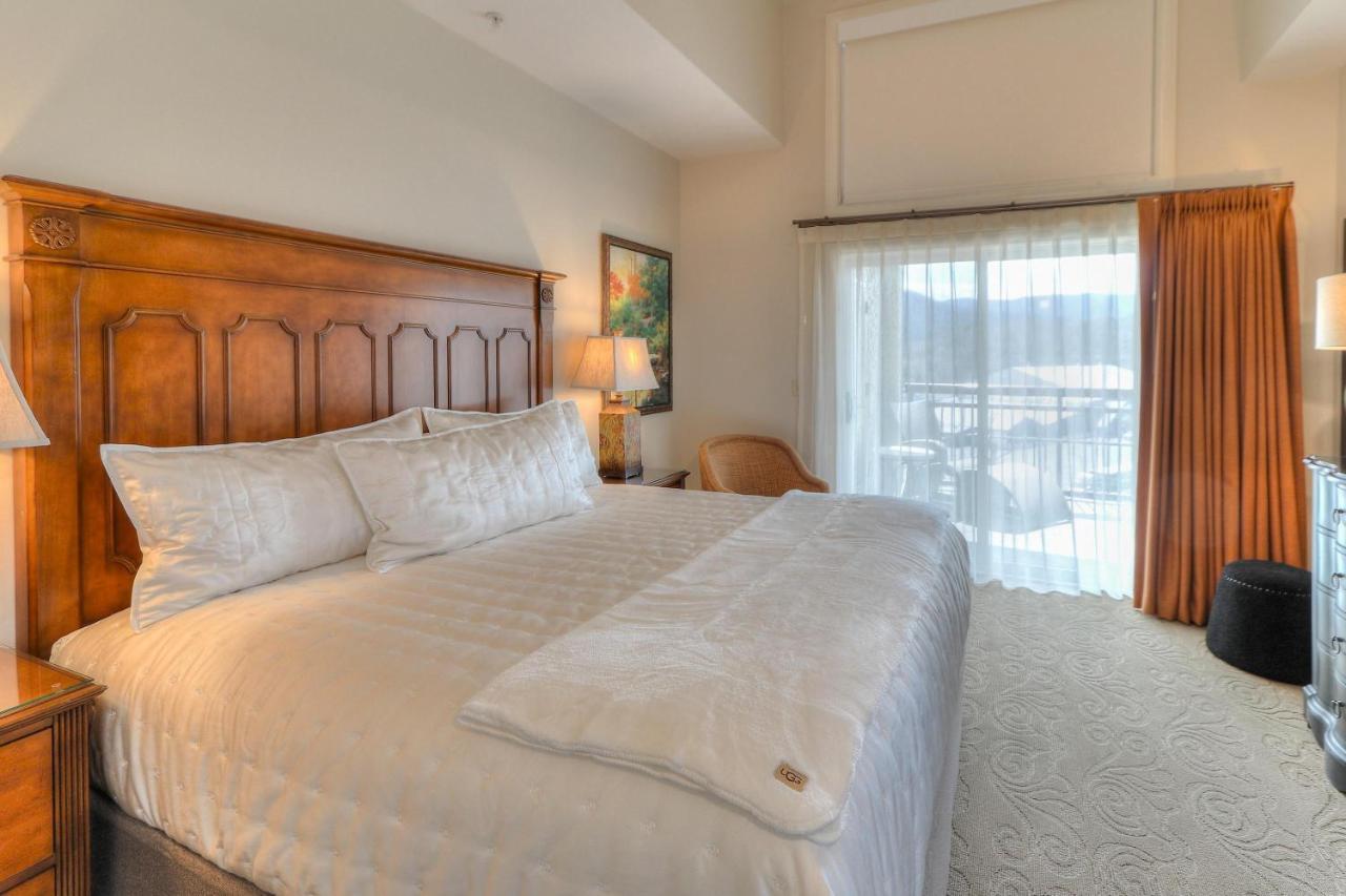 Penthouse Two Bedroom Riverview Condo One King Two Queens