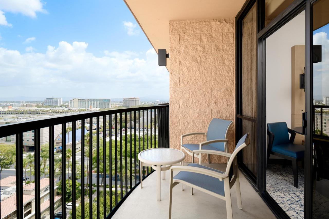 Club level Guest room 1 King High floor