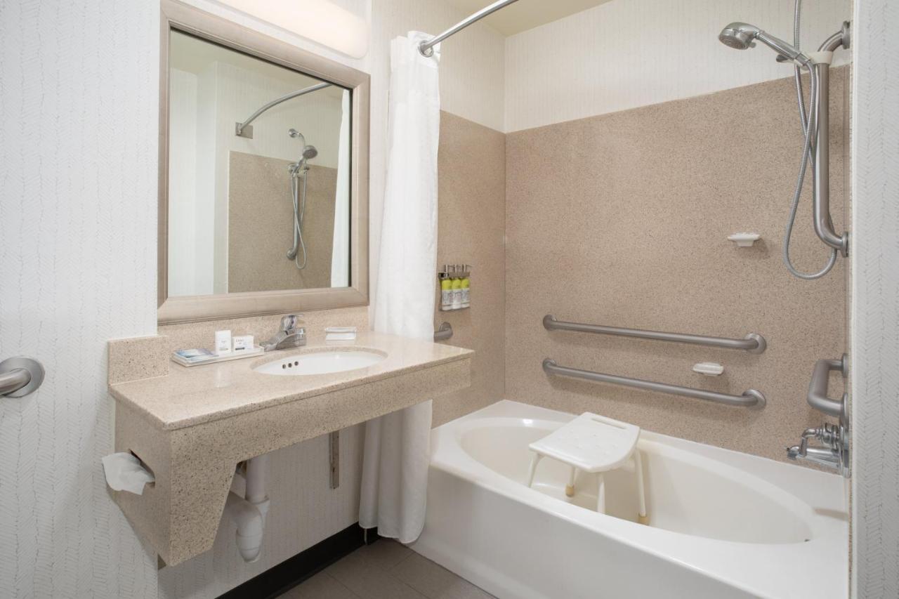 Double Room Two Double Beds Disability Access Tub