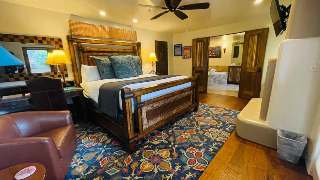 Sunset Deluxe King Room