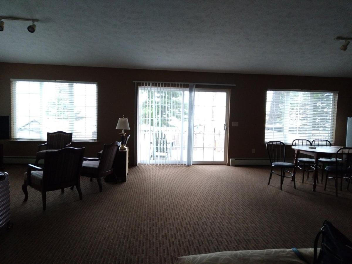 Family Room Lake View