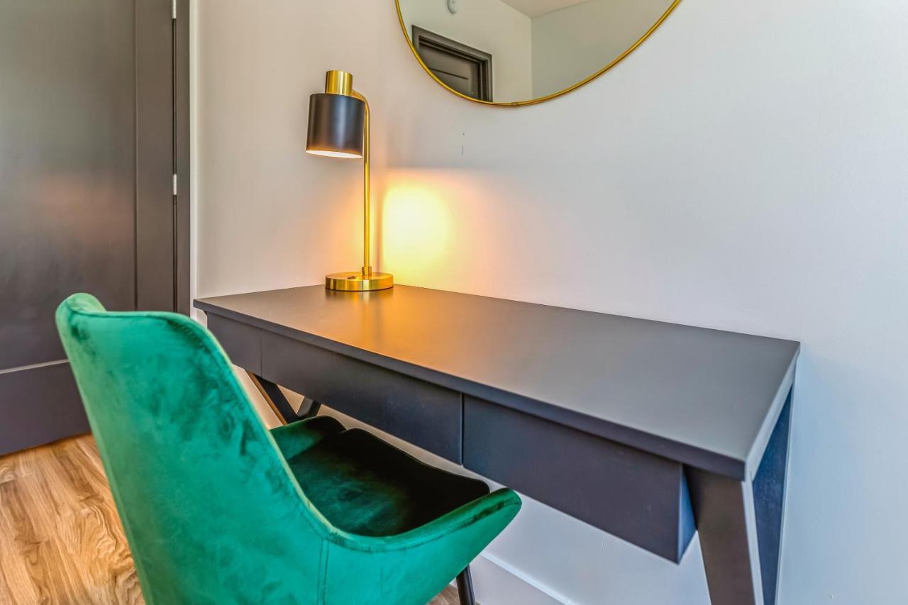 One-Bedroom Apartment Self Check Virtual Front Desk