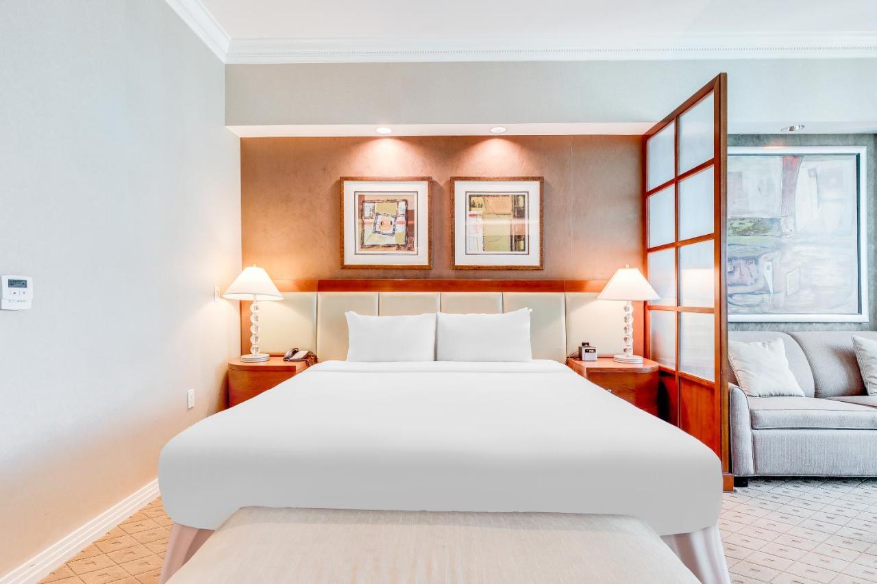 Elite Signature 2BR Suite Balcony Jetted Tub