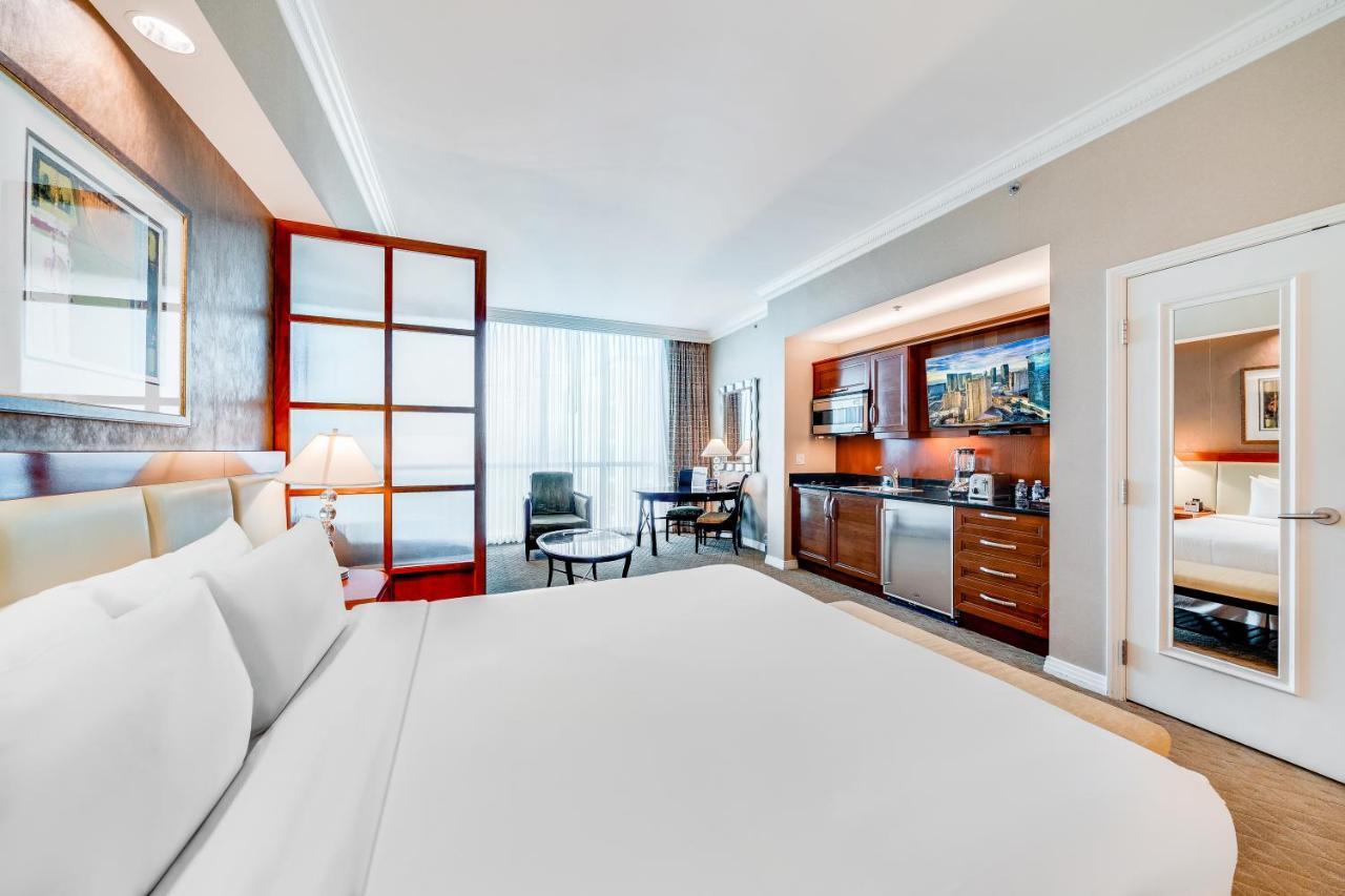 Elite Signature 2BR Suite Balcony Jetted Tub