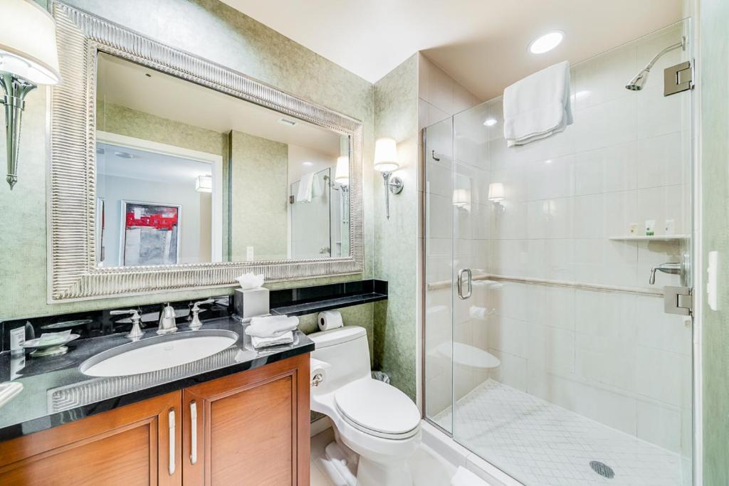 Elite Signature 2BR Suite Balcony Jetted Tub