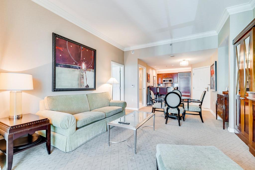 Elite Signature 2BR Suite Balcony Jetted Tub