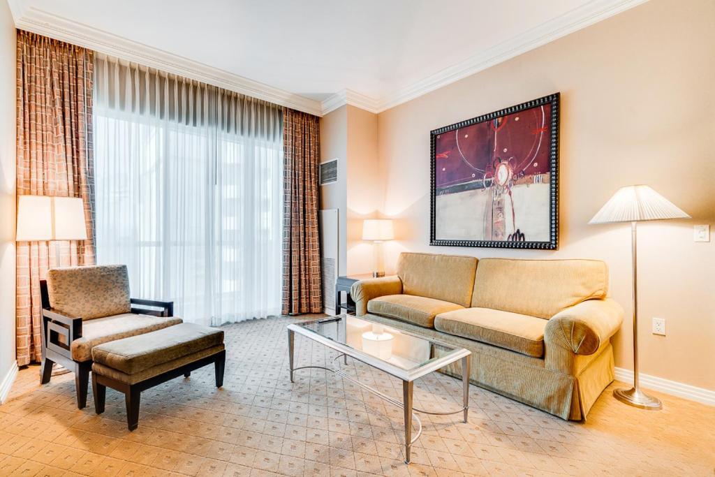 Elite Signature 2BR Suite Balcony Jetted Tub