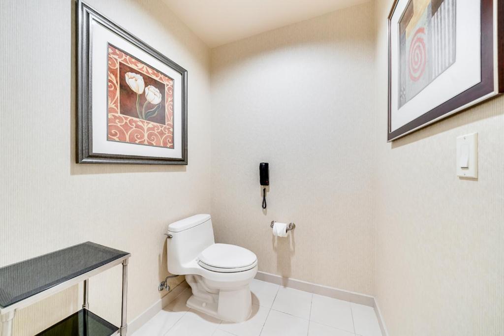 Elite Signature 2BR Suite Balcony Jetted Tub