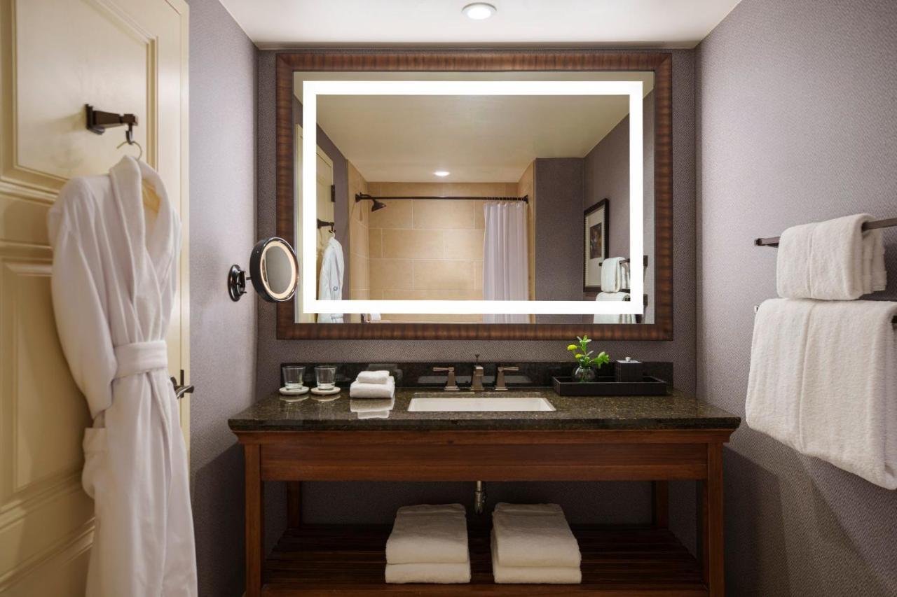 Classic Deluxe ADA Roll Shower 2 Queen Beds