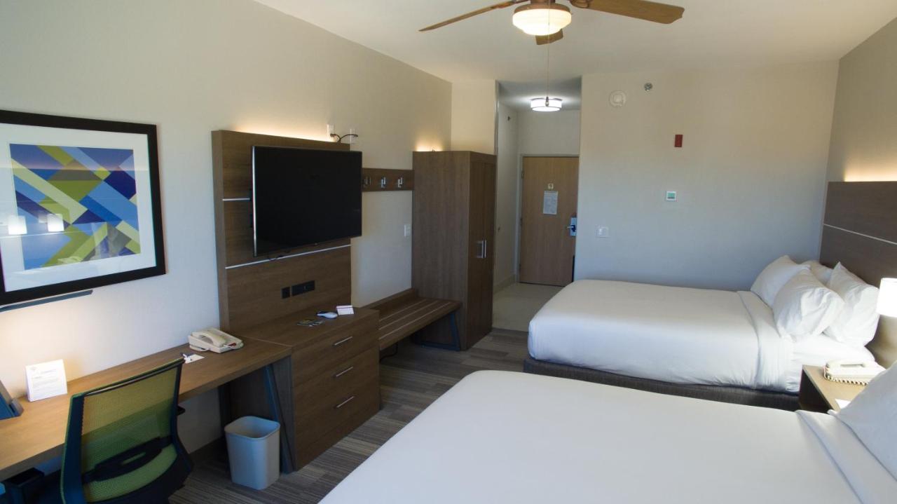 Queen Room Two Queen Beds Disability Access Hearing Accessible Roll Shower