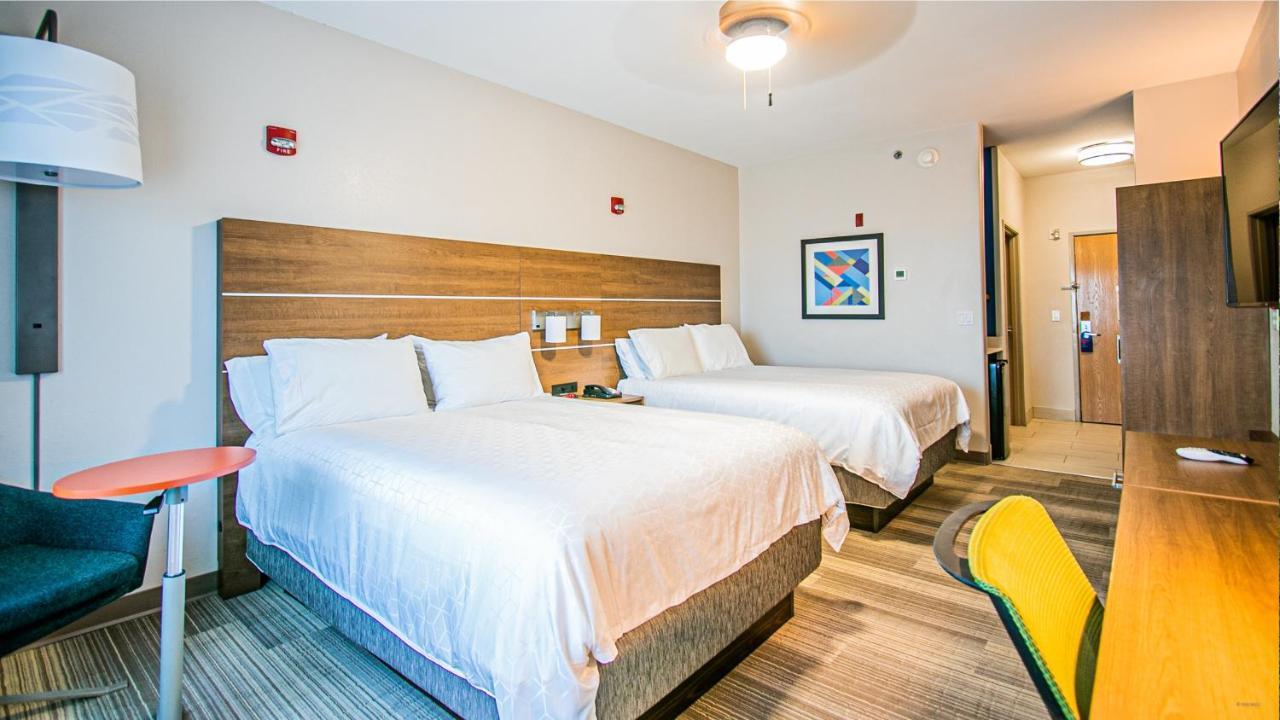 Queen Room Two Queen Beds Disability Access Hearing Accessible Roll Shower