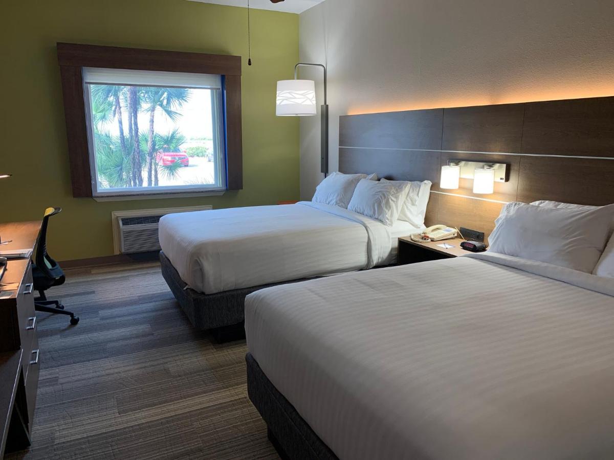Queen Room Two Queen Beds Disability Access Hearing Accessible Roll Shower