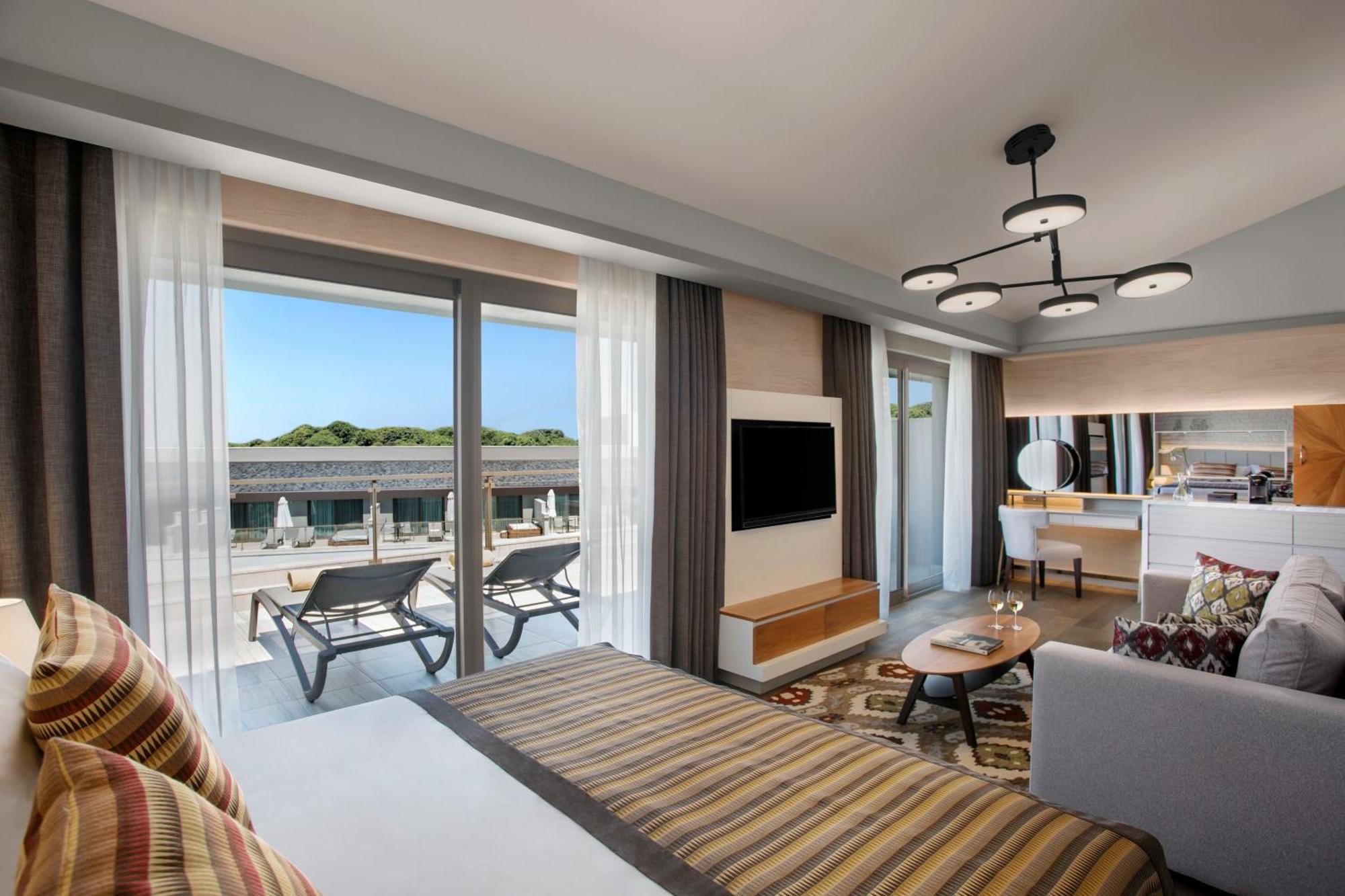Apartament typu Penthouse Suite z bocznym widokiem na morze