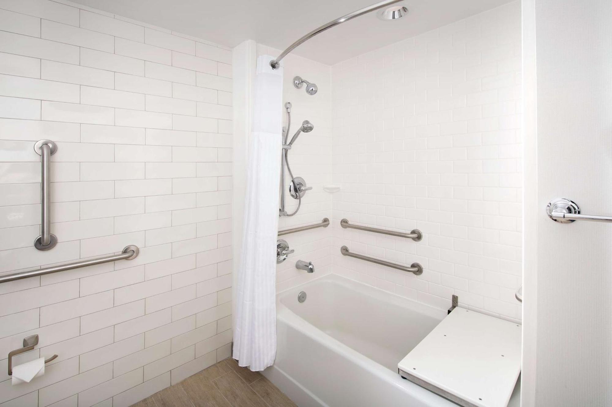 King Room Tub Mobility Hearing Access