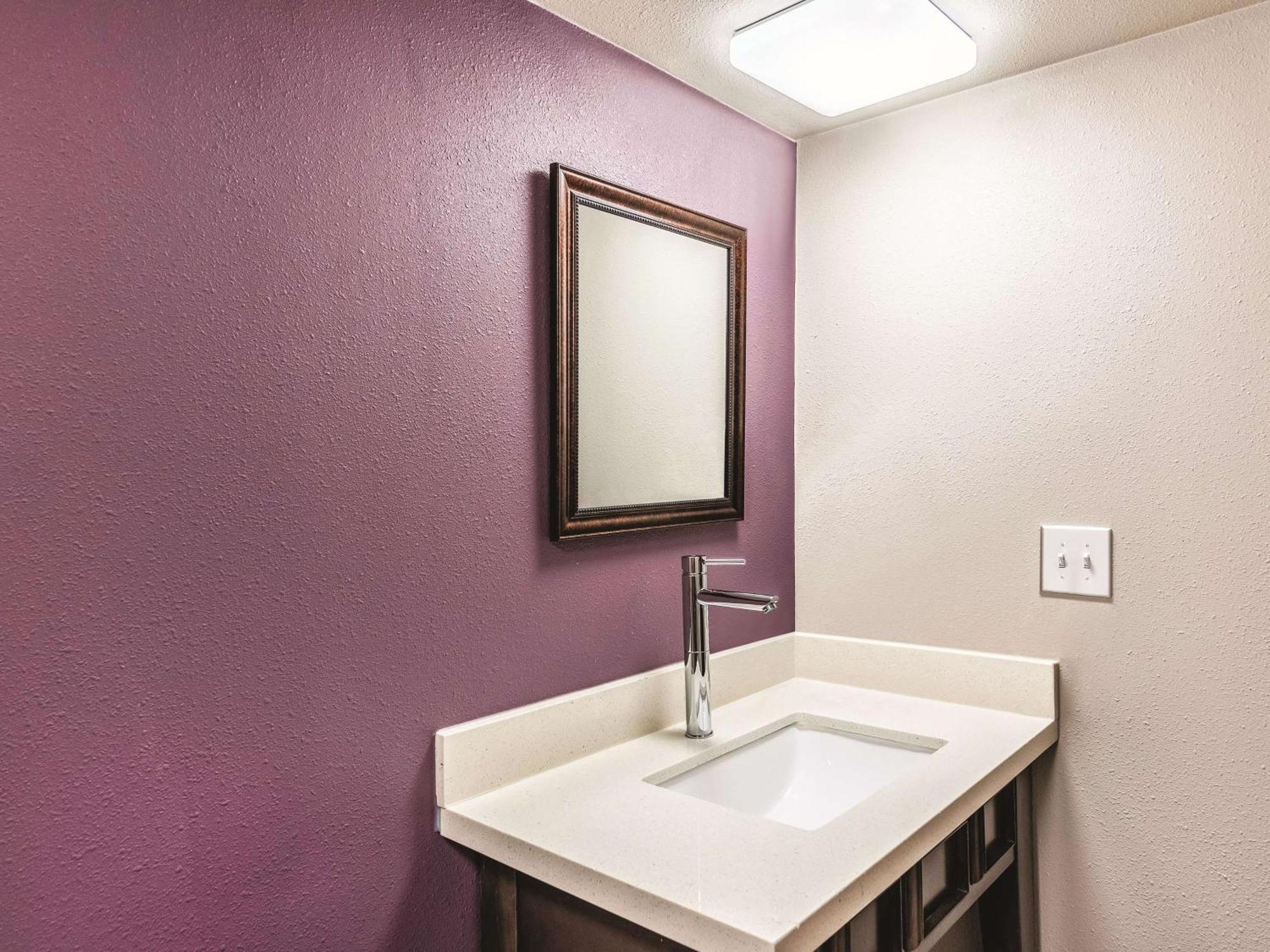 Queen Room Two Queen Beds Mountain View Non-Smoking