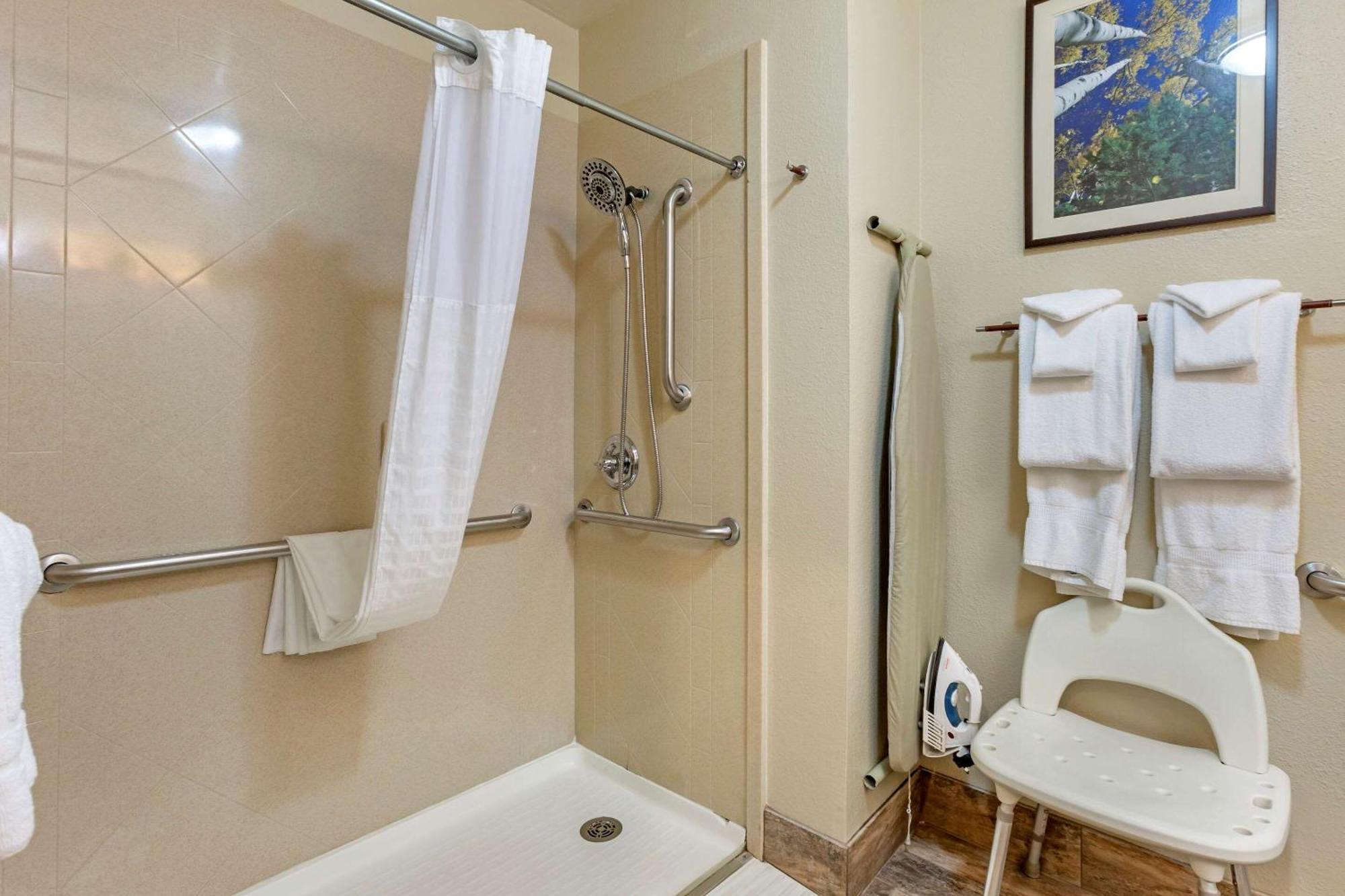 Queen Room Fourth Floor Accessible or Non-Smoking